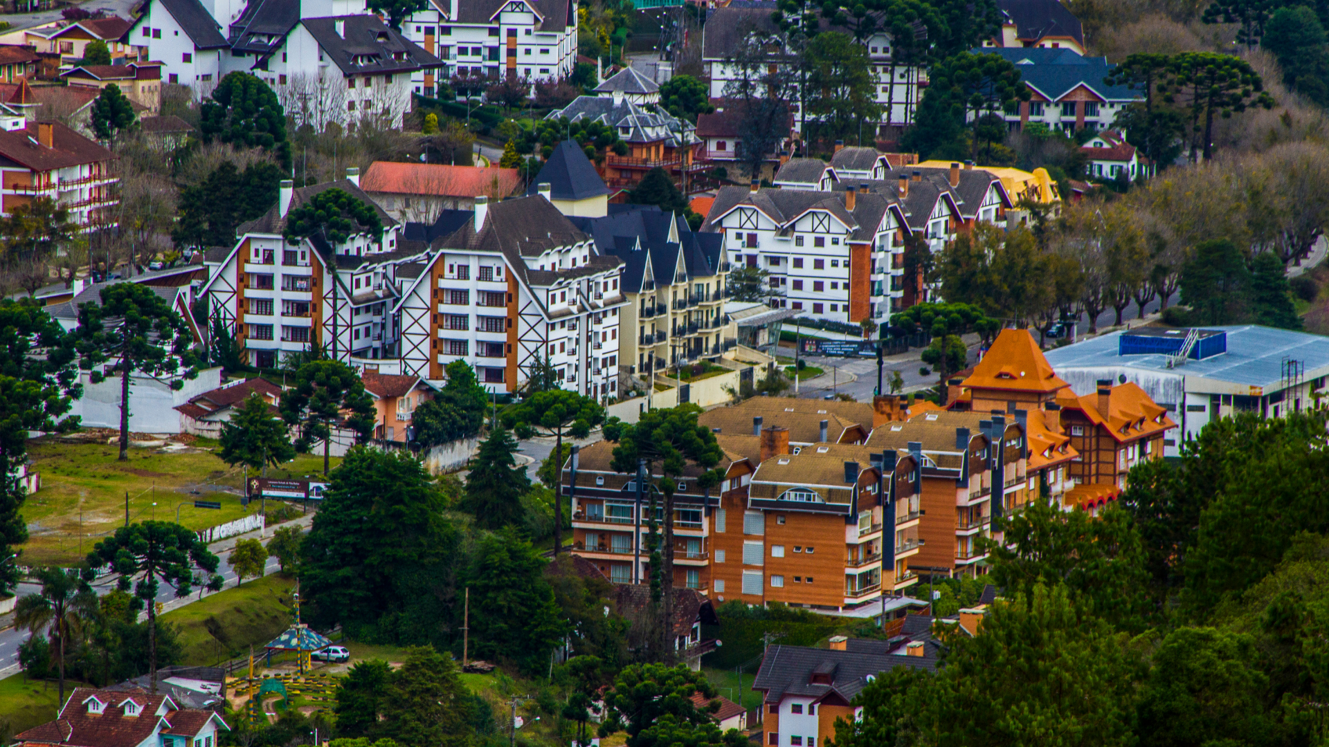 5 lugares frios para viajar no Brasil neste inverno - vista aérea de Campos de Jordão , São Paulo