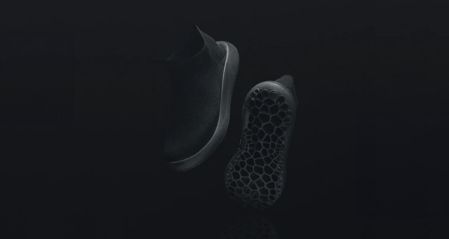 Descubra o Tênis Preto Simples que Revoluciona a Recuperação Pós-Treino