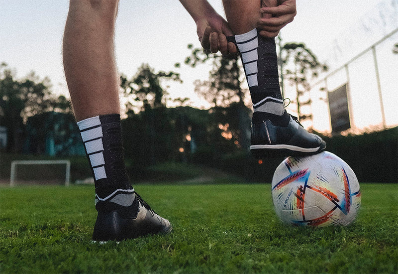 Por que usar uma meia antiderrapante ao jogar futebol?