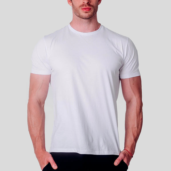 Camiseta Pima vestida, em close