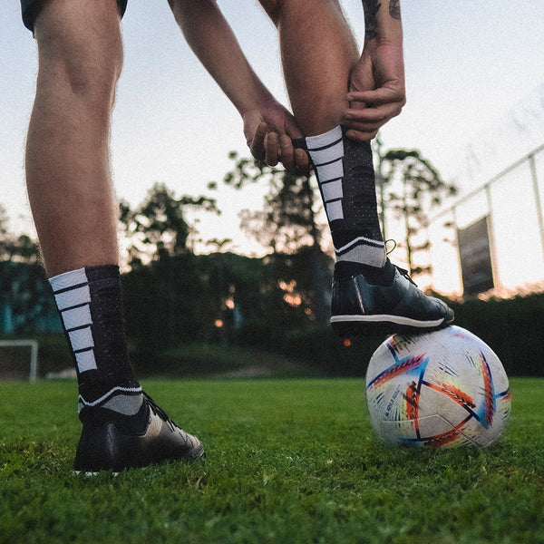 Meia antiderrapante com grip no futebol