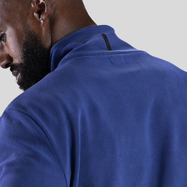 Detalhe da gola alta do Moletom Fleece Neo Masculino