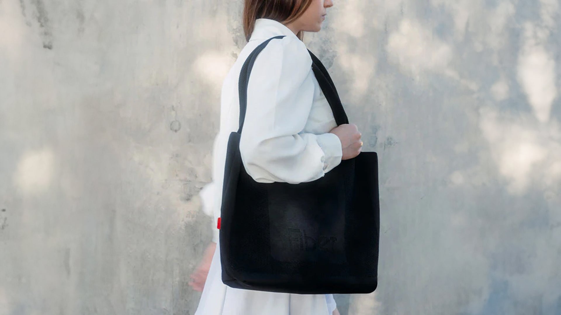 Descubra a Elegância Sustentável com a Blow Bag Fiber: Sua Próxima Bolsa de Ombro