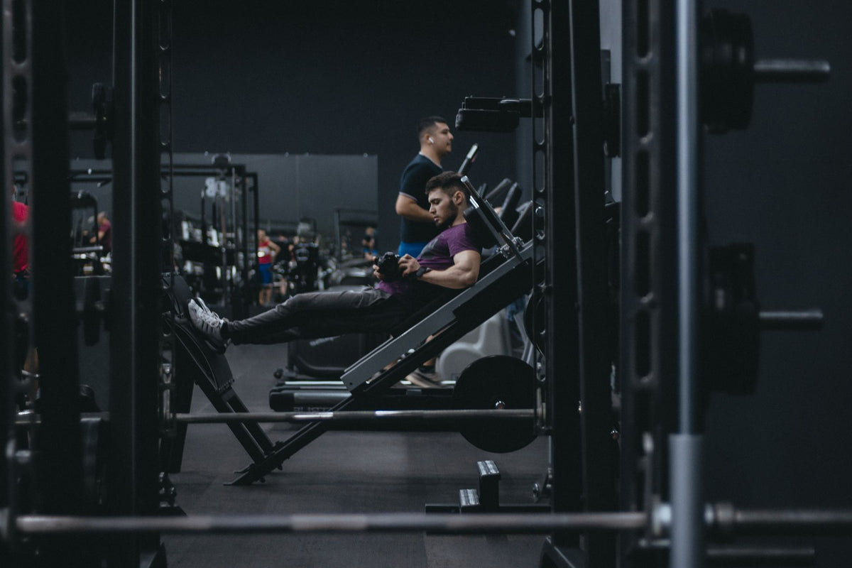 Benefícios dos Equipamentos de Musculação: Melhoria da Força Muscular, Ganho de Massa e Prevenção de Lesões