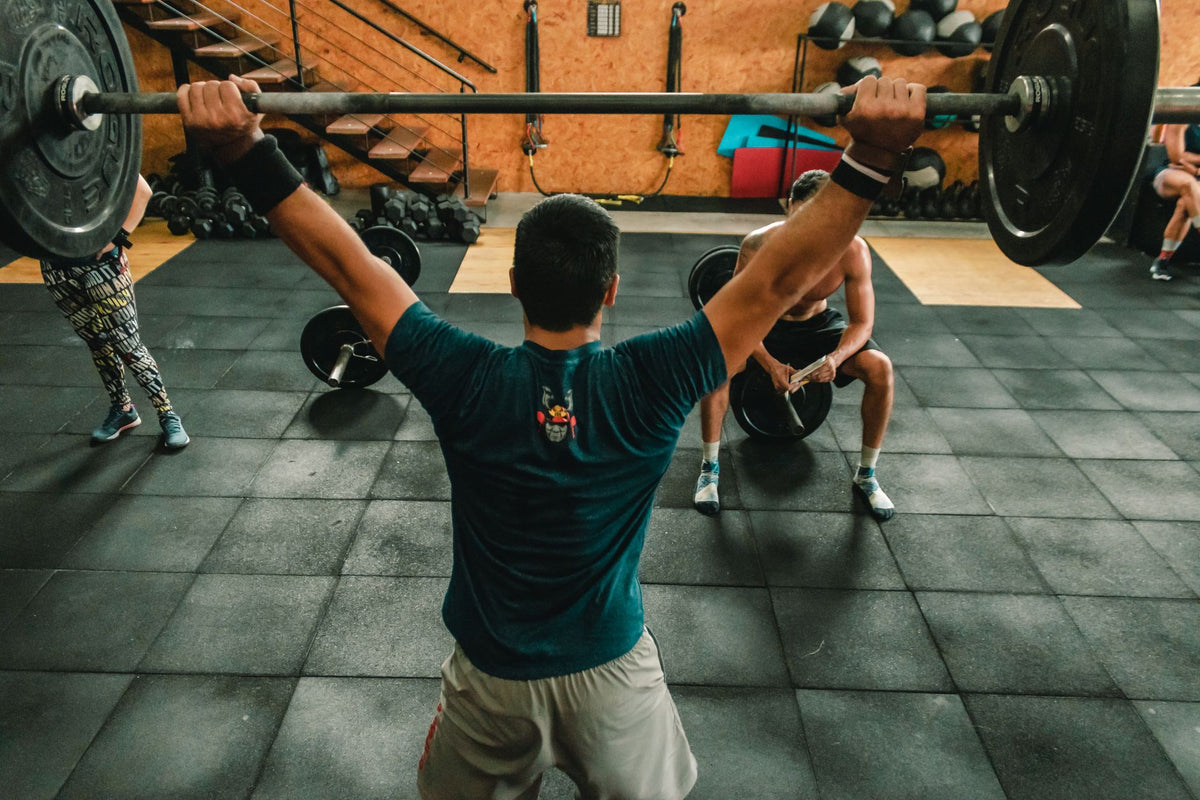 Elevando Seu Treino de Musculação: A Escolha Perfeita com a Sapatilha Fiber Training