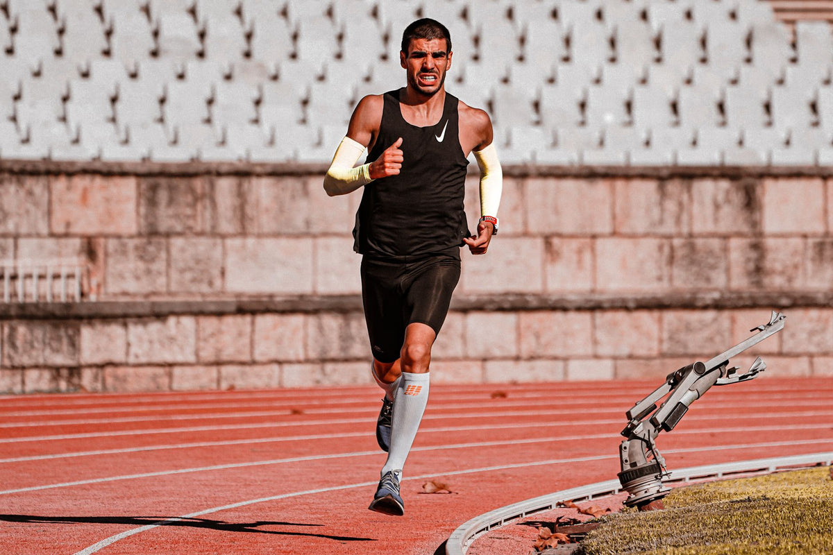 O Tênis Preto Esportivo Fiber Fly Recovery: Conforto e Performance para Atletas