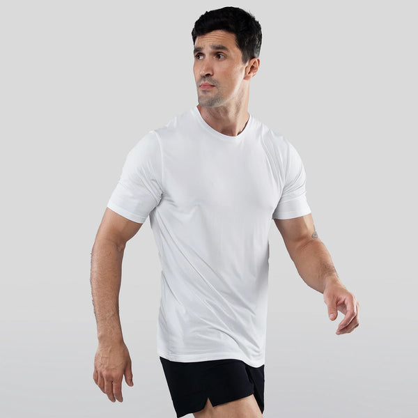 Camiseta Fusion branca em caminhada